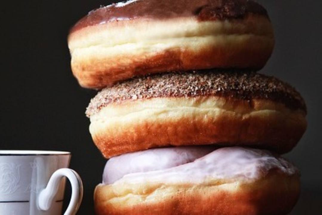 Anti Gagal! Resep Donat “Menul” yang Tetap Lembut Tanpa Mesin Mixer