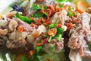 Gurih dan Berempah! Ini Resep Sop Tulang Sapi Empuk dengan Teknik Presto