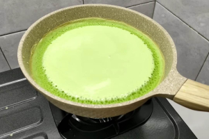Anti Gagal! Ini Tips Membuat Martabak Teflon Pandan Keju yang Lembut dan Bersarang