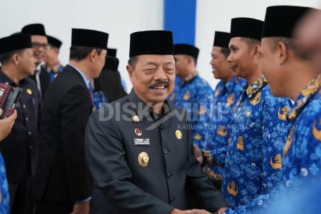 Ambil Sumpah Ratusan Kepala Sekolah, Bupati Ontot: Jadilah Motor Penggerak Perubahan di Satuan Pendidikan