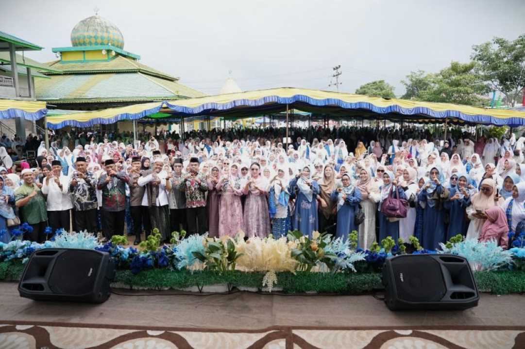 Ribuan Jamaah Padati Tabligh Akbar di Sekayam, Susana Herpena Tekankan Pentingnya Karakter Religius