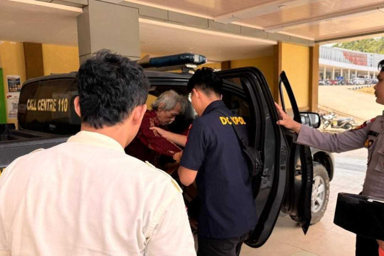 Tak Makan Tiga Hari, Sufa’at Lansia Tanpa Identitas Ditemukan Lemah di Jalan Pancasila Sanggau