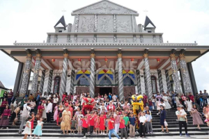 Hadiri Misa Imlek di Gereja Bunut, Bupati Yohanes Ontot Kukuhkan Pengurus WKRI DPC Santa Maria Bunda Pengharapan