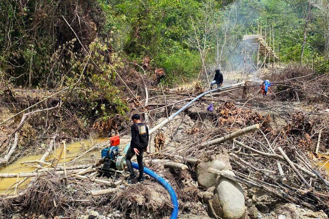 Sungai Tayan Tercemar Akibat PETI, Iptu Henriyanto Pimpin Tim Gabungan Sisir Lokasi Tambang di Desa Berakak